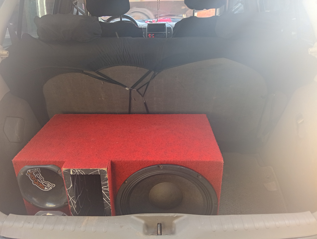 Caja C/ Parlantes Para Auto Usado En Buen Estado Acc 1 Woofer Golpe Seco1 Corneta1 Super Twitter