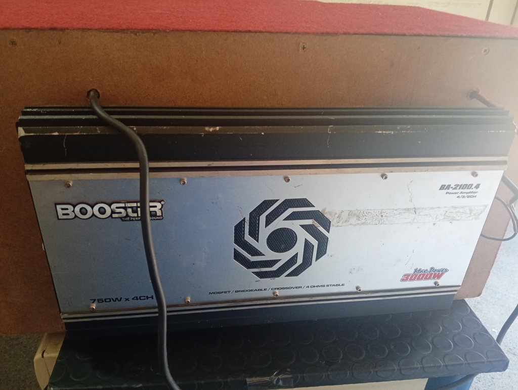 Amplificador De Sonido P/ Automovil Marca Booster Modelo Ba-2100-4 Usado En Buen Estado Acc No Tiene