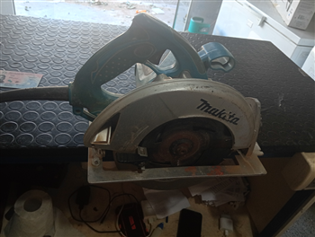 Sierra Tipo Circular Marca Makita Modelo 5007n Usado En Buen Estado Acc Disco Protector