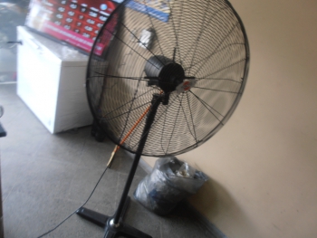 Ventilador 3 Velocidades Marca Tokyo Industrial De Pie Modelo Usado En Buen Estado Acc: No Tiene