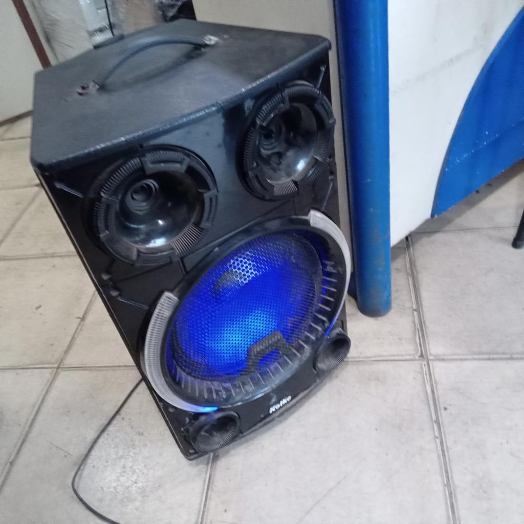 Caja De Sonido Amplificada Marca Kolke Modelo Kpb-215 Sin Control Usado En Buen Estado Acc Con Power