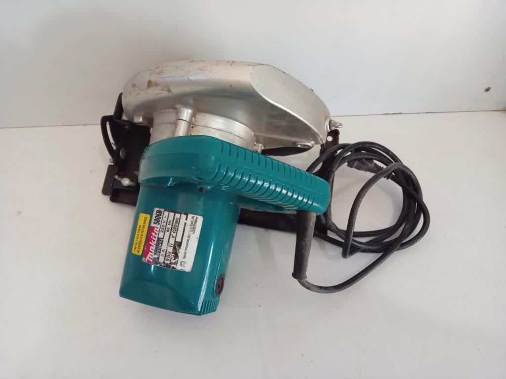 Sierra Tipo Circular Marca Makita Modelo 5806b Usado Con Desgaste Acc Guia Esta Un Poco Flojo
