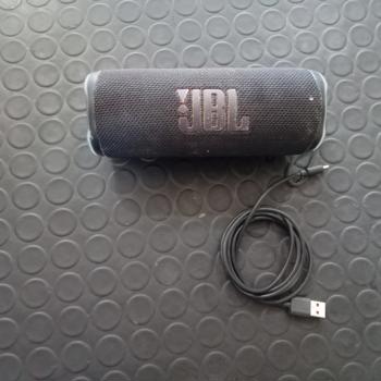 Speaker Potencia Watts No Tiene Marca Jbl Sin Control Modelo Flip6 Usado Con Desgaste Sin Caja Acc Se Nota Pequeños Desgaste