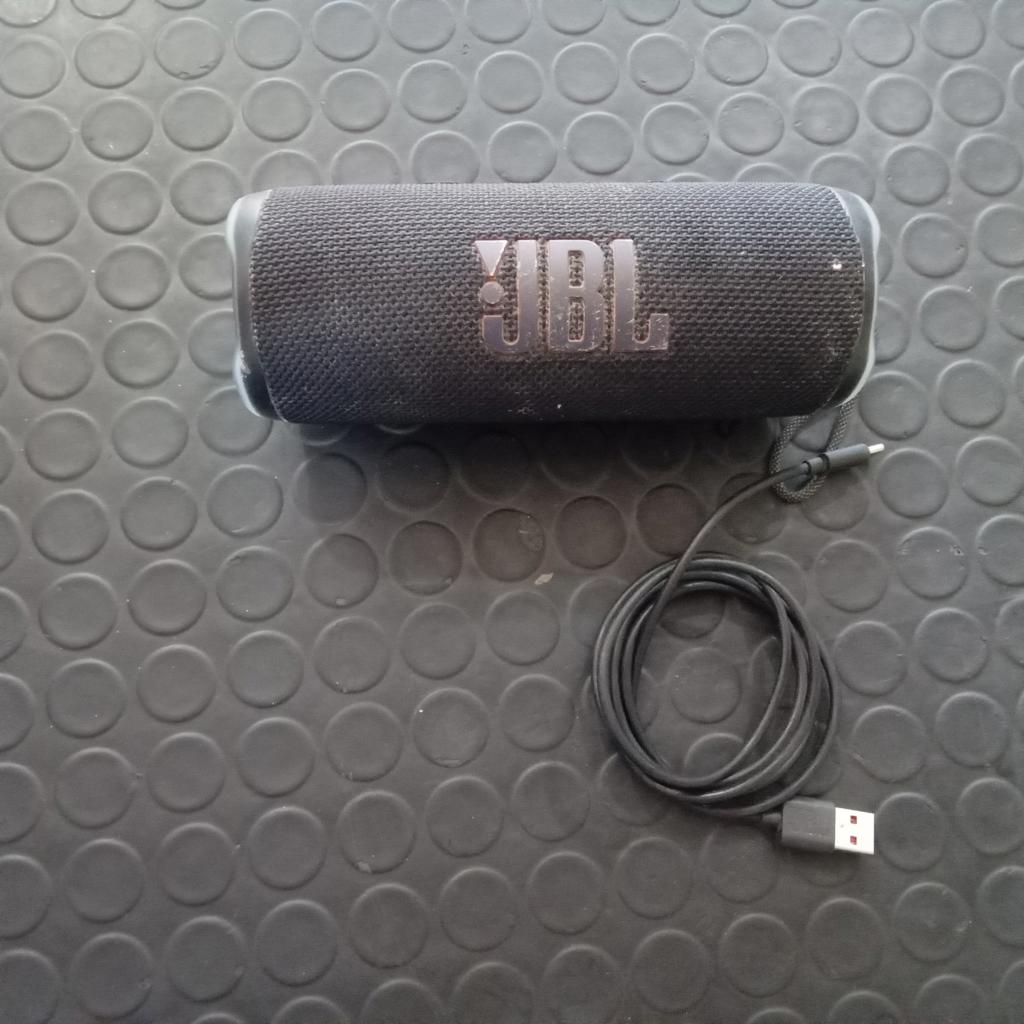 Speaker Potencia Watts No Tiene Marca Jbl Sin Control Modelo Flip6 Usado Con Desgaste Sin Caja Acc Se Nota Pequeños Desgaste