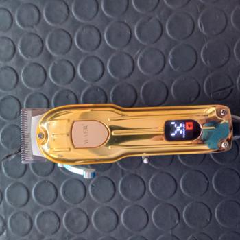 Maquina De Cortar Cabello Marca Waer Modelo Wa-018 Usado Con Desgaste Acc Cab. Usb Negro Con Conexion Power Para Carga
