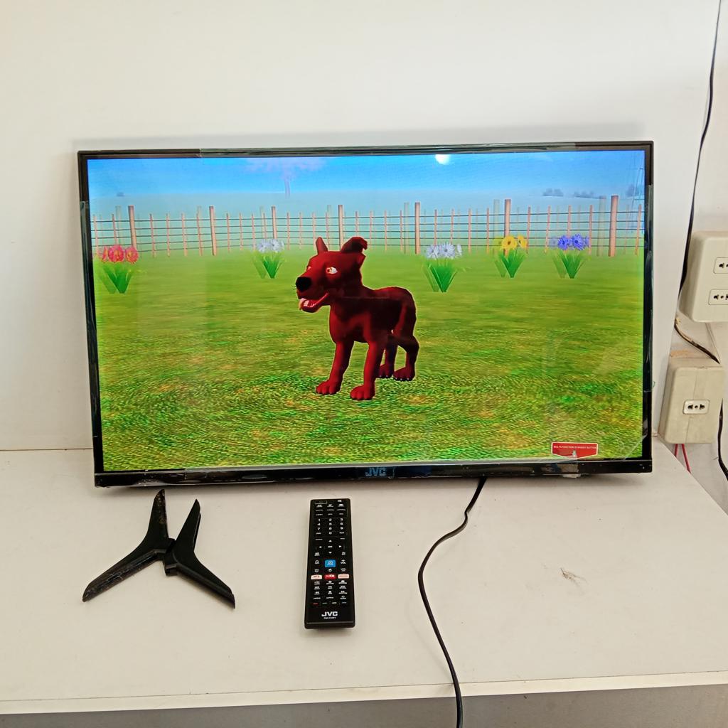 Televisor Led Smart De 32 '' Marca Jvc Modelo Lt-32n750u A Con Control Usado En Buen Estado Acc Caja2 Patita S/ Tornillos