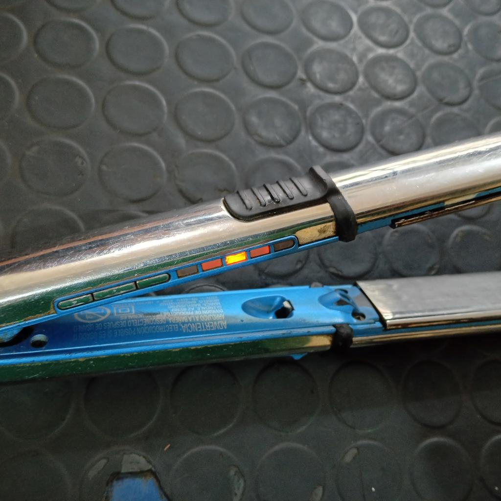 Planchita Para Cabello Marca Babyliss Modelo Babss3100tuz Usado Con Desgaste Acc No Tiene