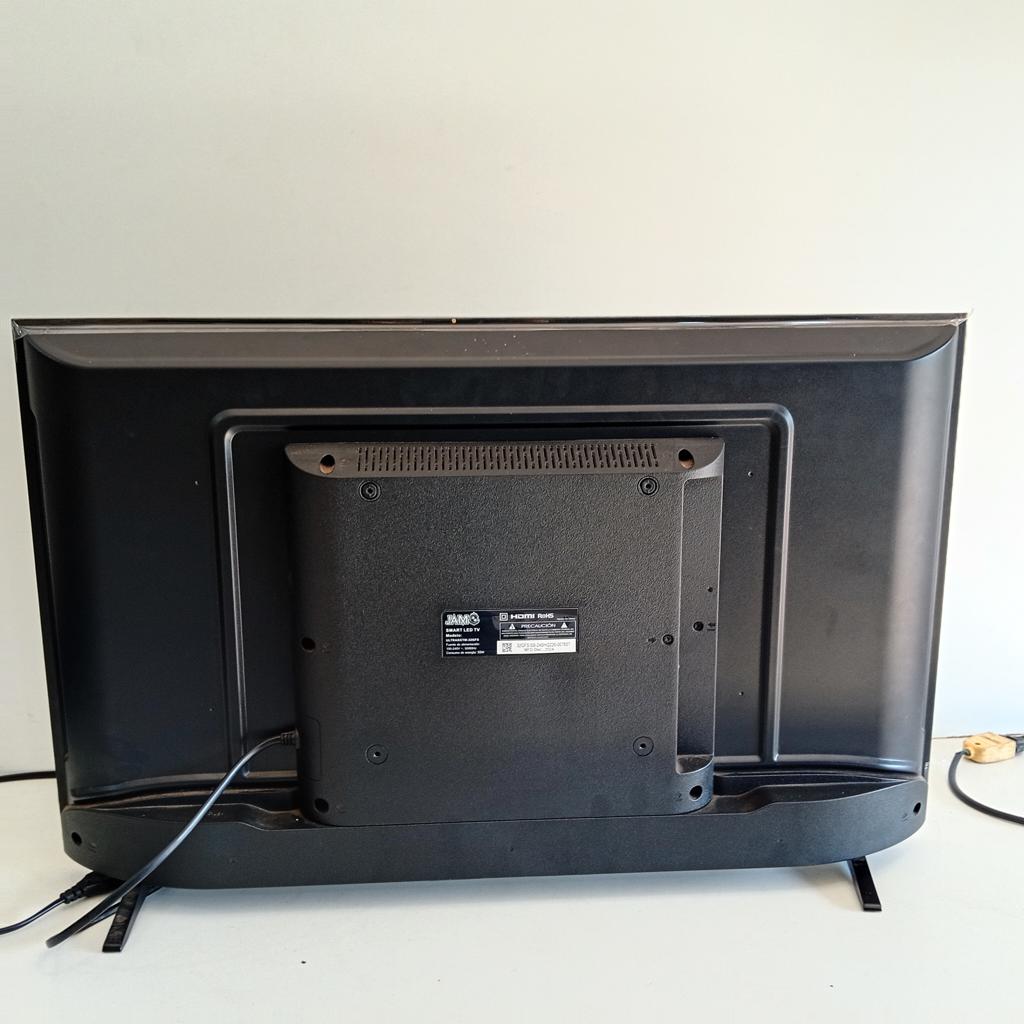 Televisor Led Smart De 43 '' Marca Jam Modelo Ultrasgtm-32gfs Con Control Usado En Buen Estado Acc 2 Patitas