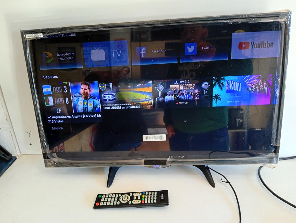Televisor Led Smart De 32 '' Marca Gala Modelo Led32d15ab Con Control Usado En Buen Estado Acc 2 Patitas