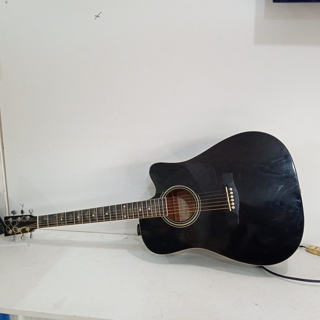 Guitarra Marca Texas Modelo 6.0ibk Usado En Buen Estado Acc Detalle En El Borde