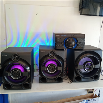Equipo De Sonido Marca Sony Con Control Modelo Hcd-M80d Usado En Buen Estado Acc 2 Parlantes1 WooferLucesManualEn Caja