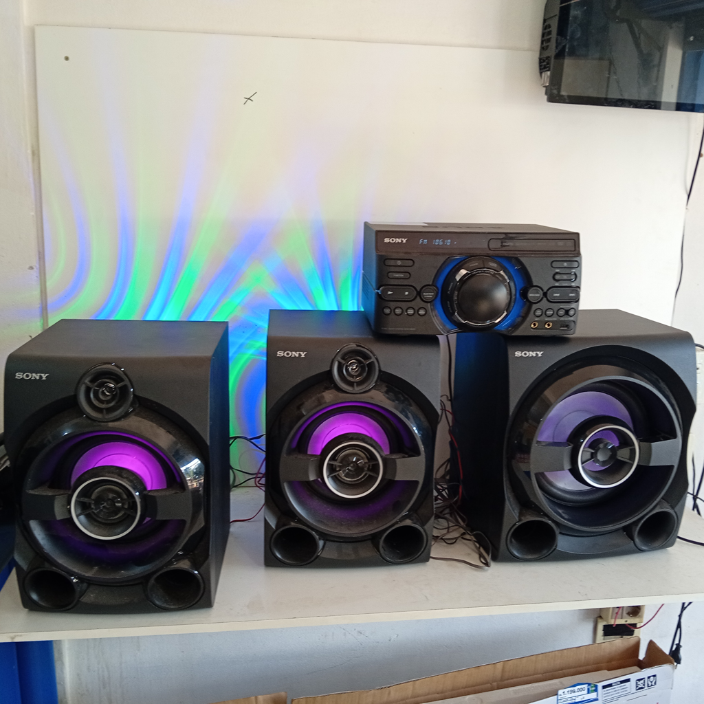 Equipo De Sonido Marca Sony Con Control Modelo Hcd-M80d Usado En Buen Estado Acc 2 Parlantes1 WooferLucesManualEn Caja