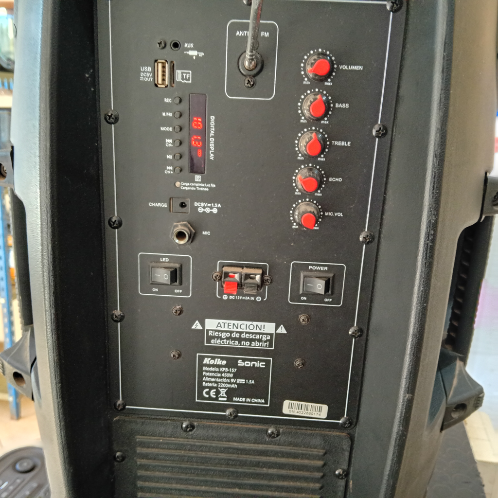 Caja De Sonido Amplificada Marca Kolke Modelo Kpb-157 Sin Control Usado En Buen Estado Acc 2 MicrofonosControl