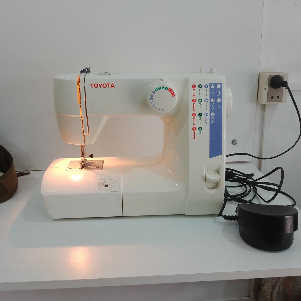 Maquina De Coser Familiar Marca Toyota Modelo Rs2000 Usado En Buen Estado Acc PedalFoquito