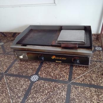 Plancha Hamburguesera Marca Gastros Lider Modelo Bg82 Usado Con Desgaste Acc 2 Quemadores1 Tapa