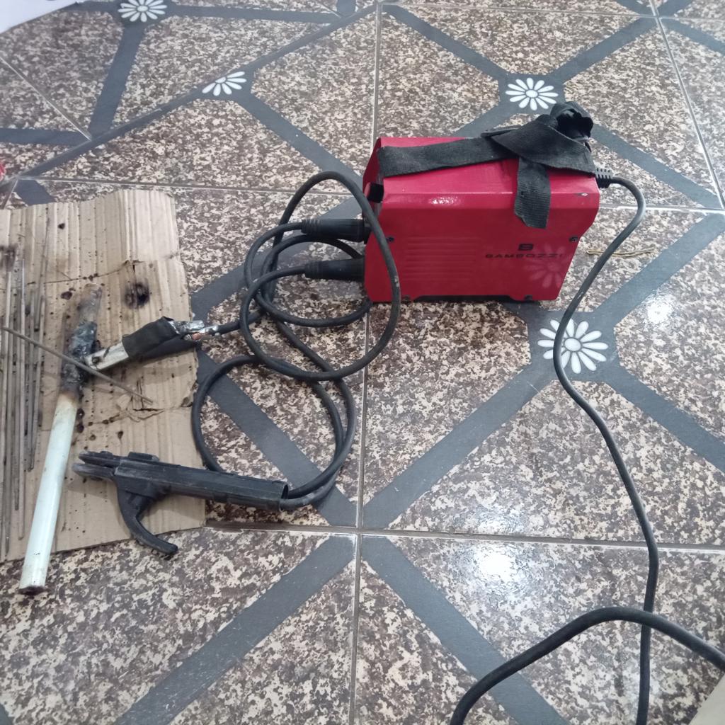 Soldador Marca Bambozzi Modelo A Serrealheira 220 Turbo Usado En Buen Estado Acc Pinza Negativo Y Positivo