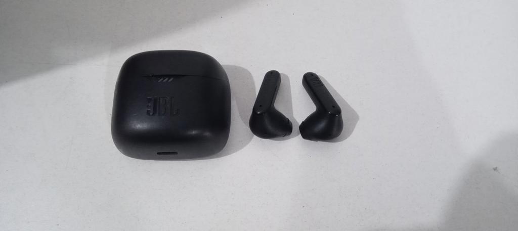 Auricular Marca Jbl Modelo Jbl Tune Flex Usado En Buen Estado Con No Tiene Acc Cargador Sin Cable