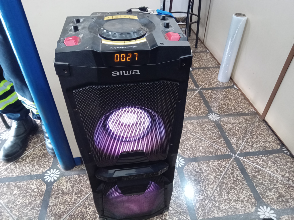 Caja De Sonido Amplificada Marca Aiwa Modelo Awpov2 Sin Control Usado En Buen Estado Acc Cable Power