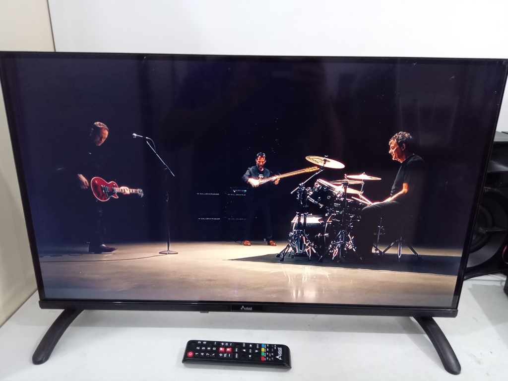 Televisor Led Smart De 32 '' Marca Audisat Modelo Ad-32 Con Control Usado En Buen Estado Acc Patitas