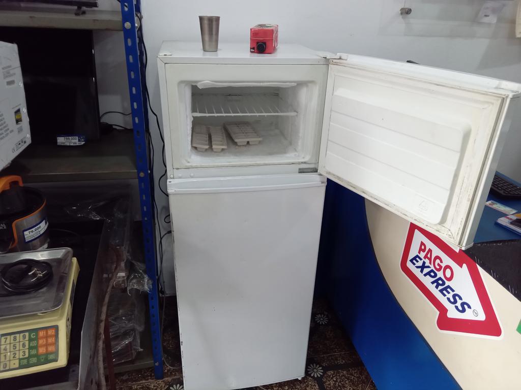 Heladera Marca Midas Modelo Md-Hd300 Usado En Buen Estado Litros 300 Acc Parrilla1 Bandeja1 VerduleraPorta Huevo
