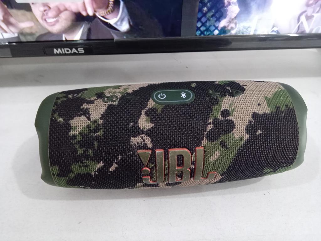 Speaker Potencia Watts No Tiene Marca Jbl Charge 5 Con Control Modelo No Tiene Usado En Buen Estado Sin Caja Acc No Tiene