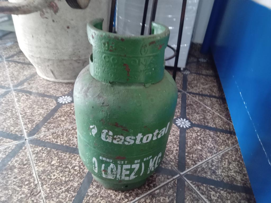 Garrafa Cap 10 Kg. Marca Gas Total Usado En Buen Estado Color Verde Acc No Tiene