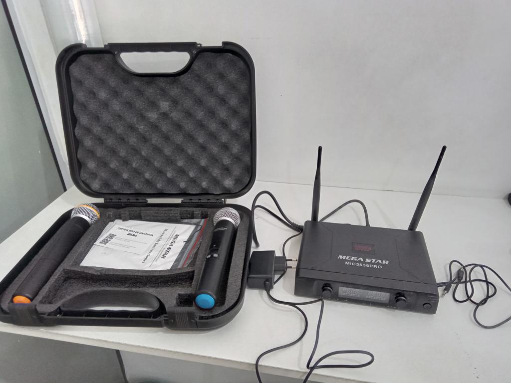 Par De Microfonos Marca Mega Star Modelo Mc5536pro Sin Caja Acc Estuche Rígido Receptor Cable Aux.Cabloe Plus2 Microfonos2 Pilas