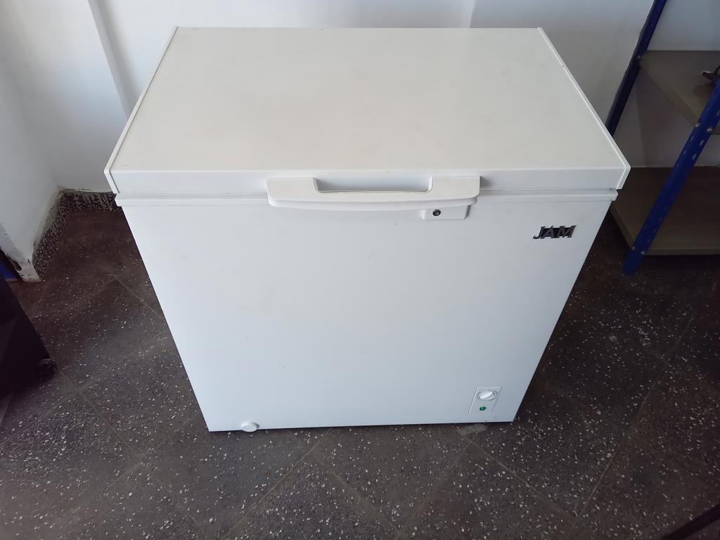 Congeladora / Frezzer Marca Jam Litros 197 Modelo Jams-197c Usado En Buen Estado Acc 2 Tapas De Vidrio1 CanasteMotor Pz65e1b Serialf4svlmd