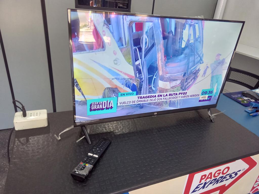 Televisor Led Smart De 32 '' Marca Hd Play Modelo Hdtv0232 Con Control Usado En Buen Estado Acc PatitasCable Cte