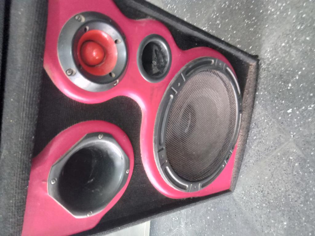 Caja Con Parlante Para Discoteca Marca Sin Modelo Sin Usado En Buen Estado Con No Tiene De 13 '' Acc 1 Twister1 Corneta 1 Bufer VertureCable Plus