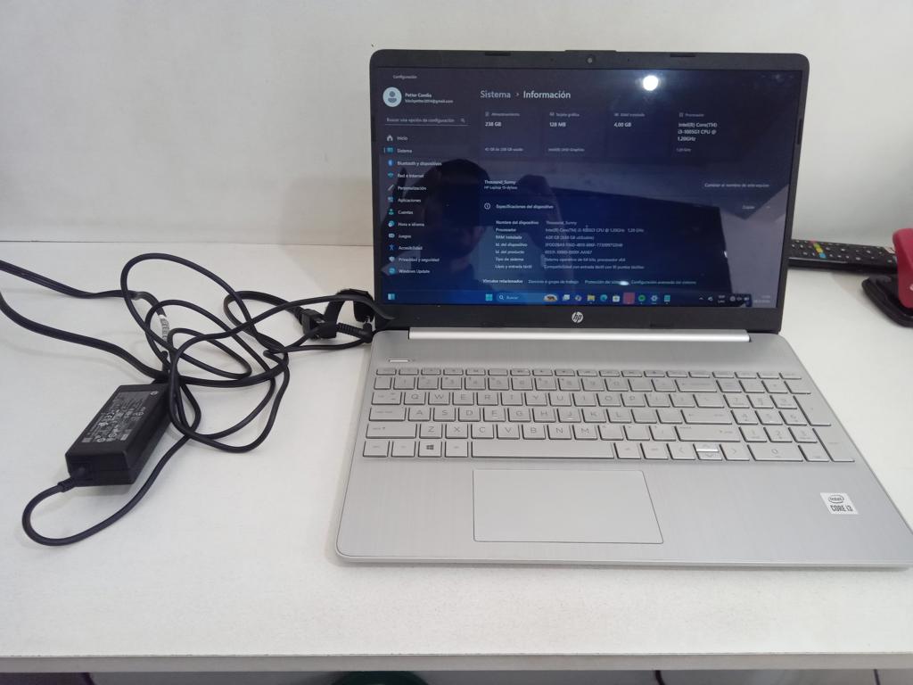 Notebook Marca Hp Modelo 15-Dy1025nr Procesador Intel Core I3-1005g1 Memoria Ram 4 Gb Disco Duro 238 Gb Generacion 10 Acc Cargador