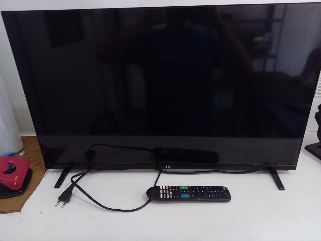 Televisor Led Smart De 32 '' Marca Jam Modelo Ultraslim32fcs Con Control Usado En Buen Estado Acc Control Universal