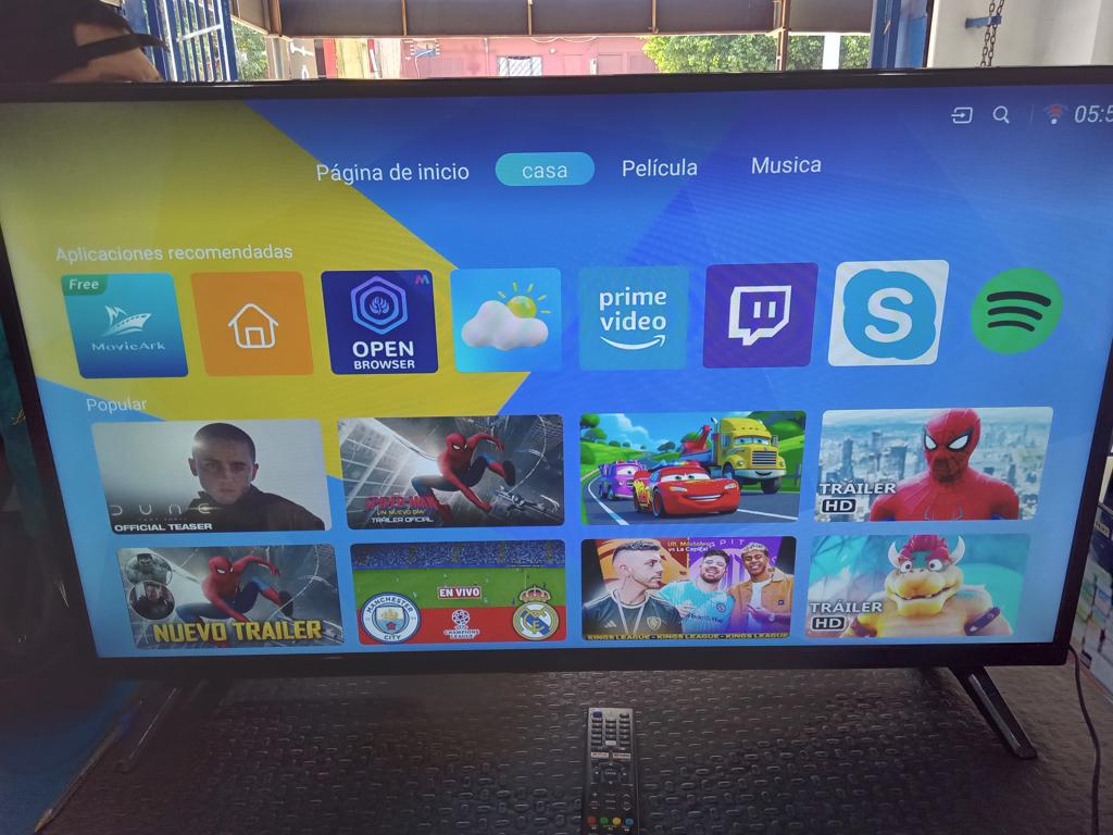 Televisor Led Smart De 42 '' Marca Kolke Modelo 42smf Con Control Usado En Buen Estado Acc Control2 Pilas
