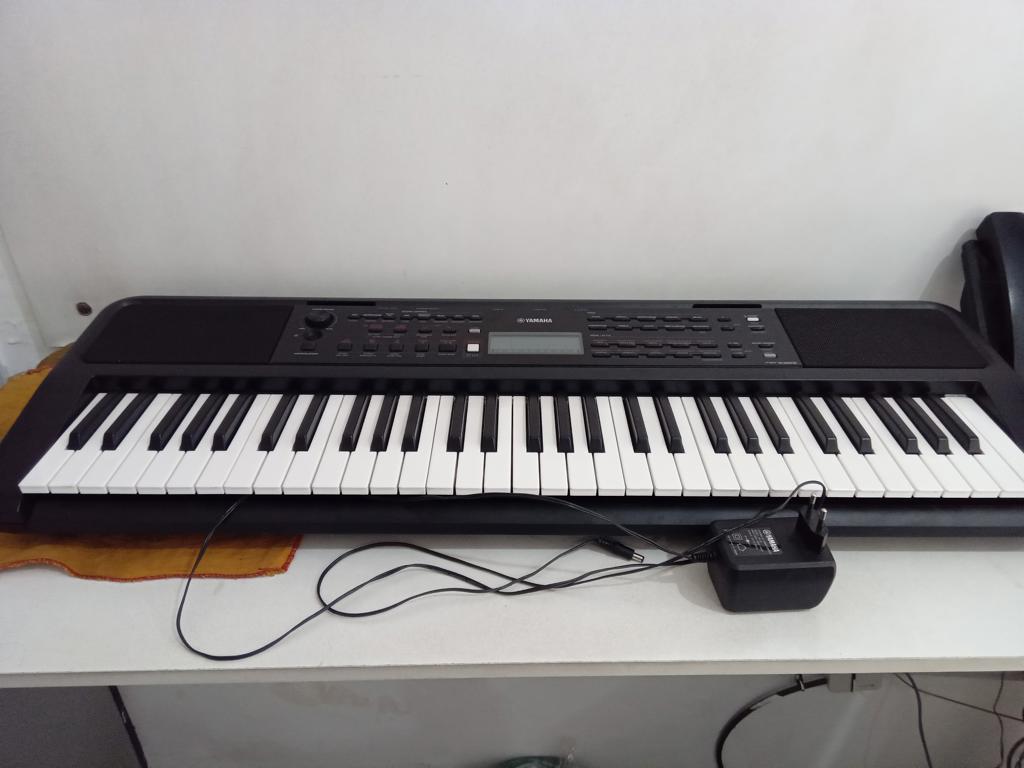 Organo Musical Marca Yamaha Modelo Psr-E383 Usado En Buen Estado Acc Caegador