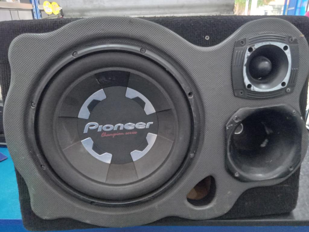 Caja C/ Parlantes Para Auto Usado En Buen Estado Acc 1 Altavoz 1 Trompeta Y Un Mini Altavoz