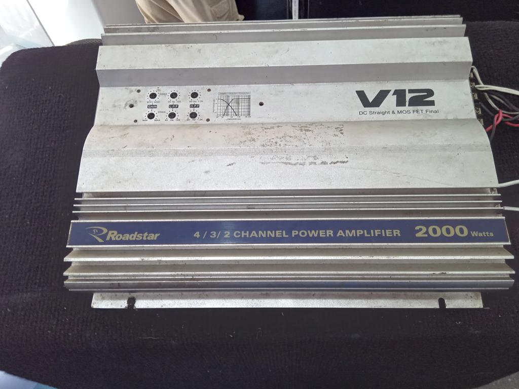 Amplificador De Sonido P/ Automovil Marca Roadstar Modelo No Visible Nro Usado En Buen Estado Acc Cables