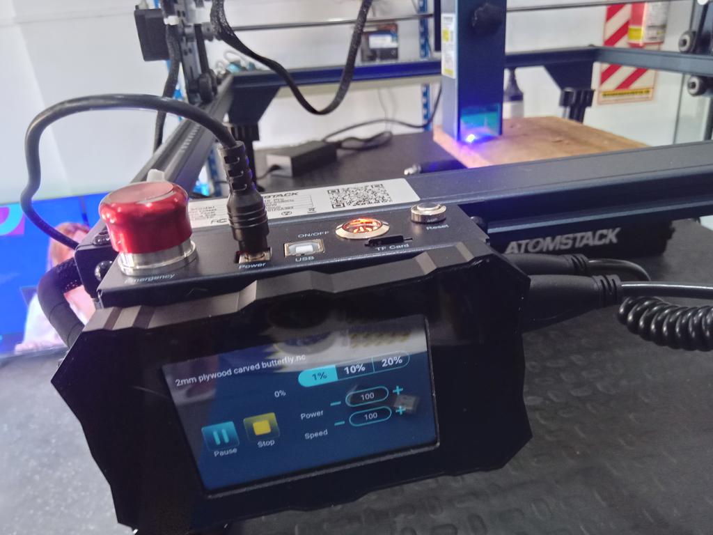 Grabadora Laser Marca Atomstack Modelo A10 Pro Acc Eje Rotativo Cable Tipo Transformador