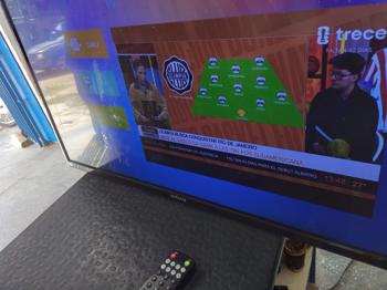 Televisor Led Smart De 32 '' Marca Midas Modelo Md-Tvs32m Con Control Usado Con Desgaste Acc Cable Cte