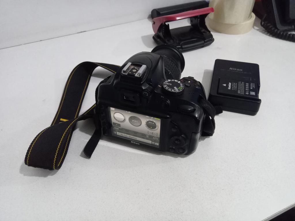 Camara Fotografica Profesional Marca Nikon Modelo D3400 Usado En Buen Estado Con No Tiene Acc 1 Cargador2 BateriasCorreaLente Dx 18-55mm