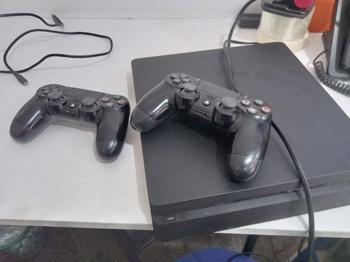 Juego Electronico Ps4 Marca Sony Modelo Cuh-2215b Disco Duro 900 Gb Con Control Sin Caja Usado En Buen Estado Acc 2 Controles NegroCable CteHdmiCable Usb
