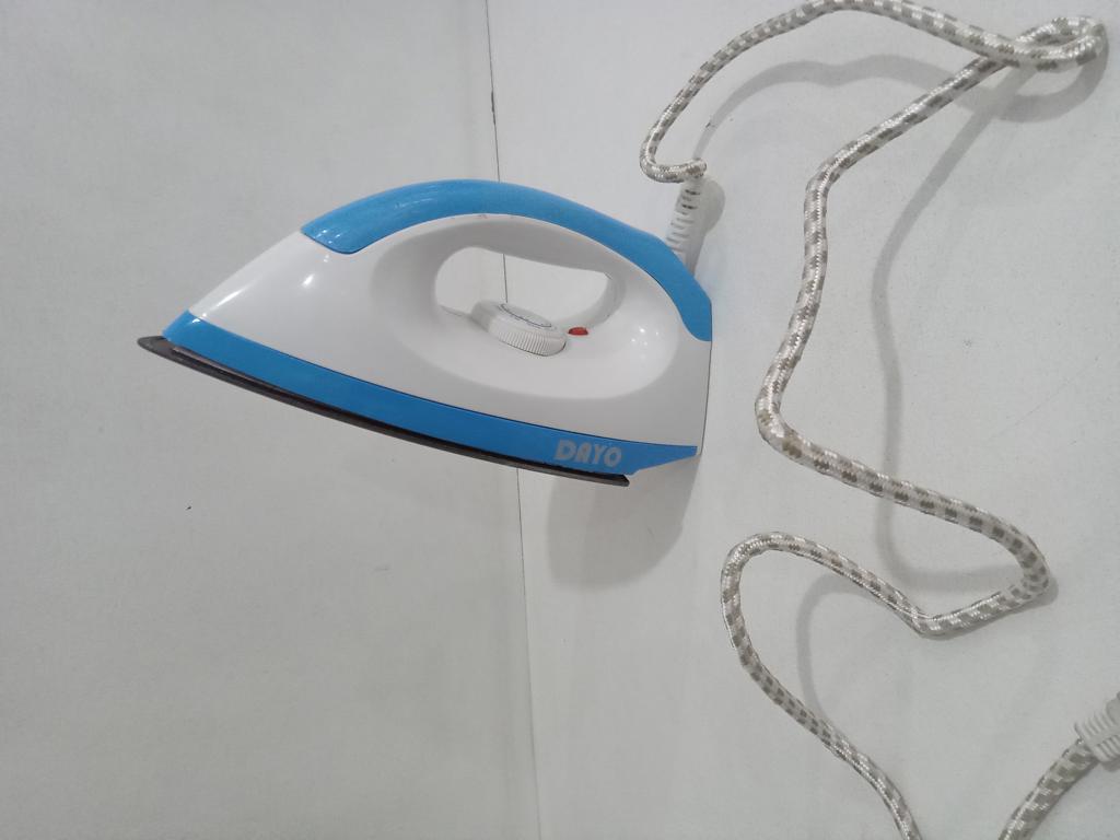 Plancha Electrica Marca Dayo Modelo Cl2488a Usado En Buen Estado Acc Cable Cte