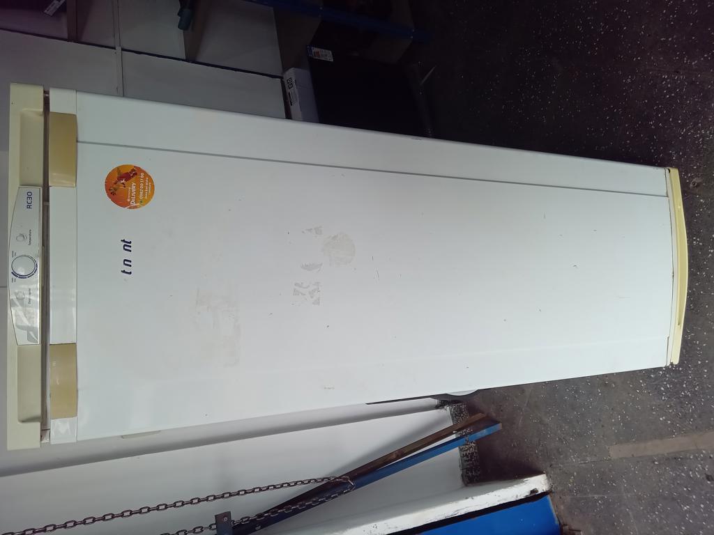 Heladera Marca Continental Modelo Sin Usado Con Desgaste Litros 300 Acc 5 Porta Bebidas 3 Parrillas 2 Verduleras 1 Puerta Del Congelador Motor Embraco 07012