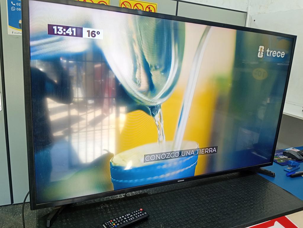 Televisor Led Smart De 49 '' Marca Samsung Modelo Un49j5290ag Con Control Usado En Buen Estado Acc PatitasCable Cte