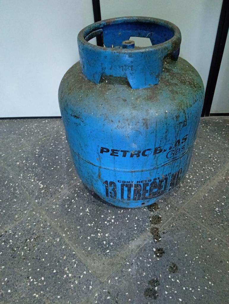 Garrafa Cap 13 Kg. Marca Petrobras Usado En Buen Estado Color Azul Acc No Tiene