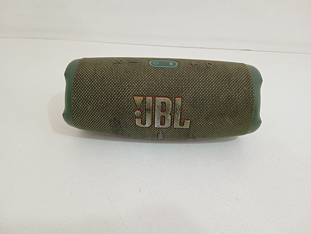 Speaker Potencia Watts No Tiene Marca Jbl Sin Control Modelo Charge 5 Usado Con Desgaste Sin Caja Acc No Tiene