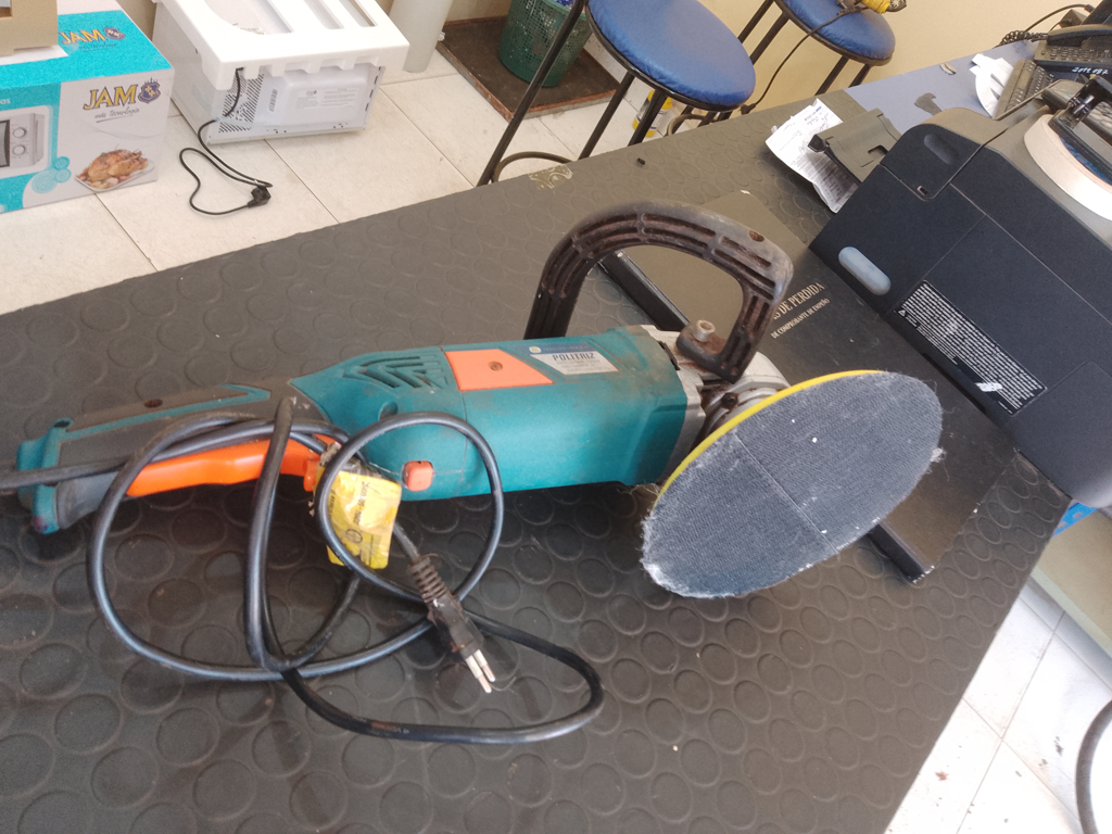 Foto 2 de Pulidora Marca Songhe Tools Modelo No Tiene Tamaño Mediano Usado En Buen Estado Acc Disco Adaptador Manija