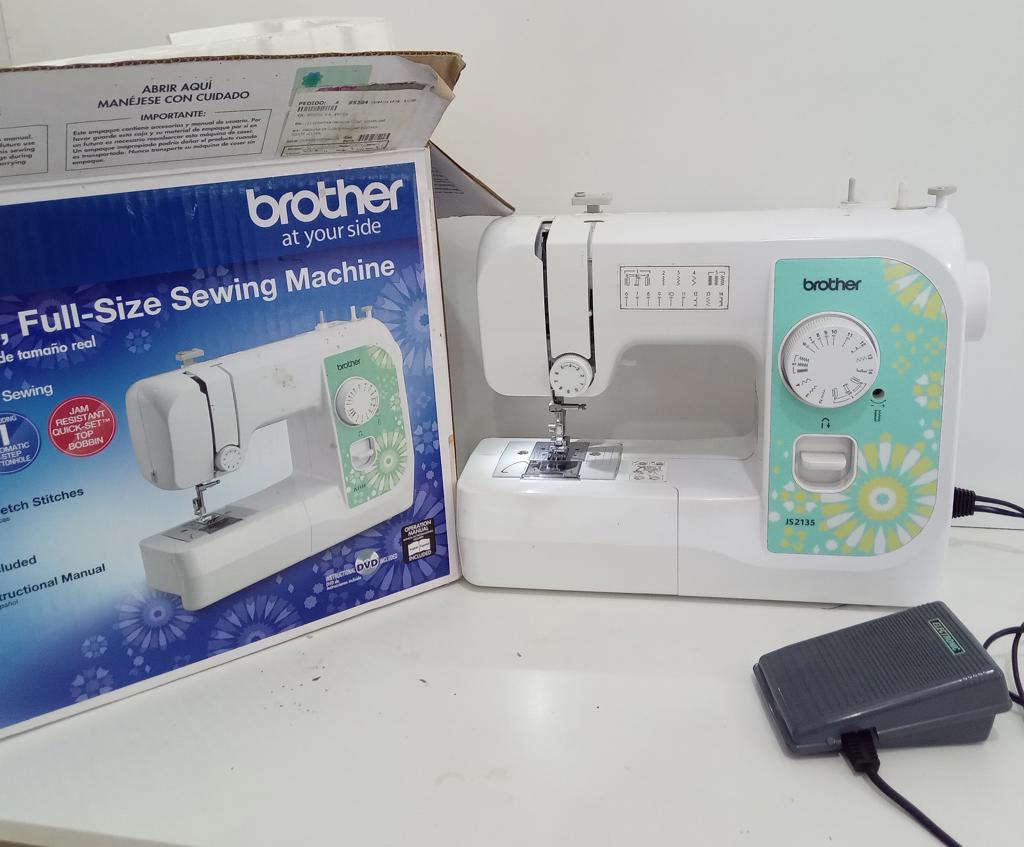 Maquina De Coser Familiar Marca Brother Modelo Js2135 Usado En Buen Estado Acc Con Pedal