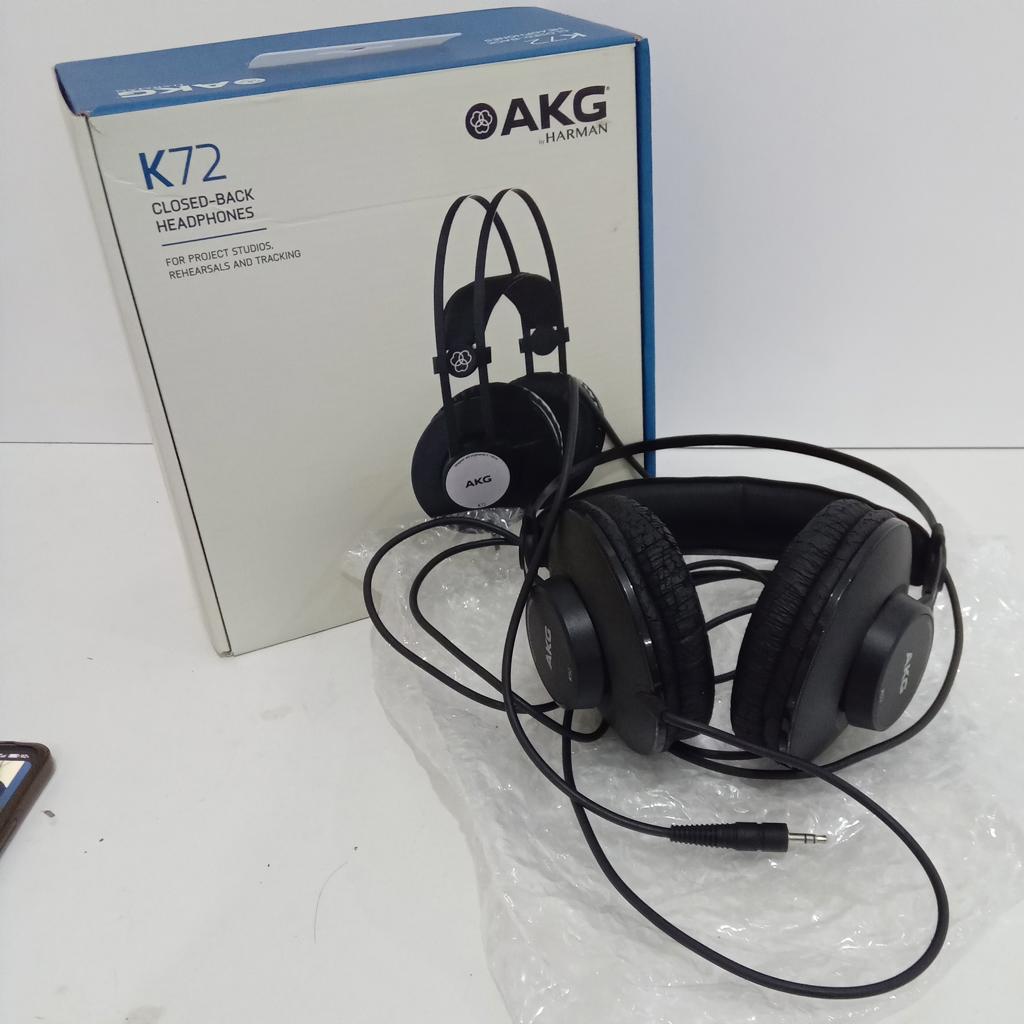 Auricular Marca Akg Modelo K72 Usado Con Desgaste Con Cable Conector Acc No Tiene