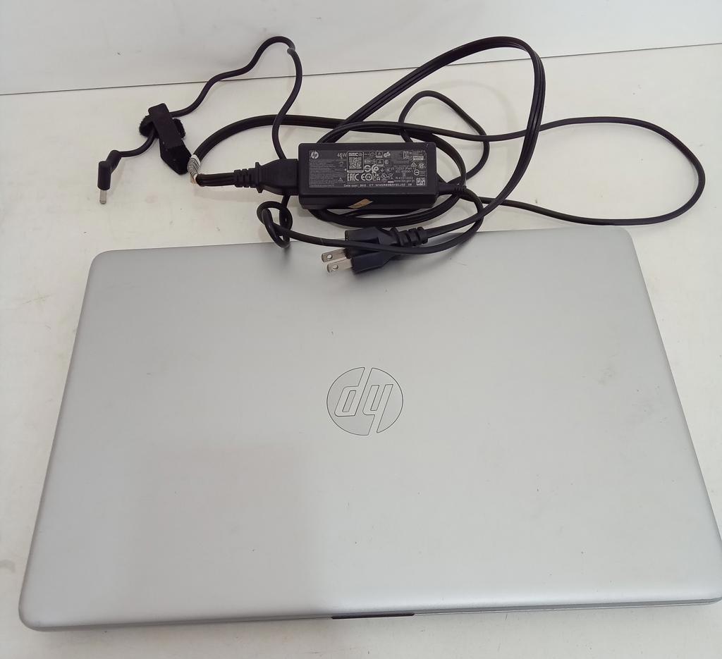 Notebook Marca Hp Modelo 15-Dw1024wm Procesador Core I3 Memoria Ram 4 Gb Disco Duro 119 Gb Generacion 10 Acc Con Teclado Numerico