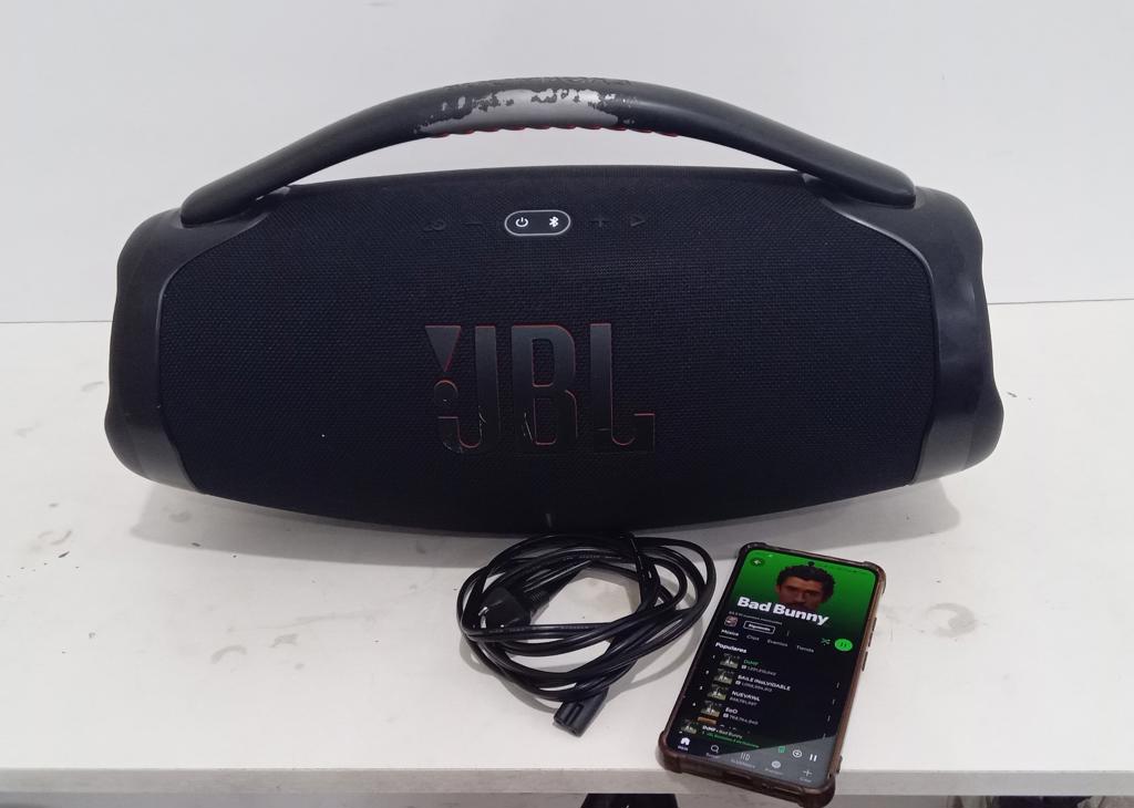 Parlante Portatil Marca Jbl Modelo Boombox 3 Usado En Buen Estado Con Cable Power Acc No Tiene